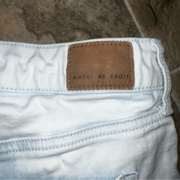 American Eagle Light Acid Wash High Rise Distressed Denim Shorts Size 8 - Picture 11 of 12